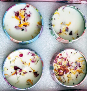 Свеча Ароматическая с Лепестками цветов, 1шт.